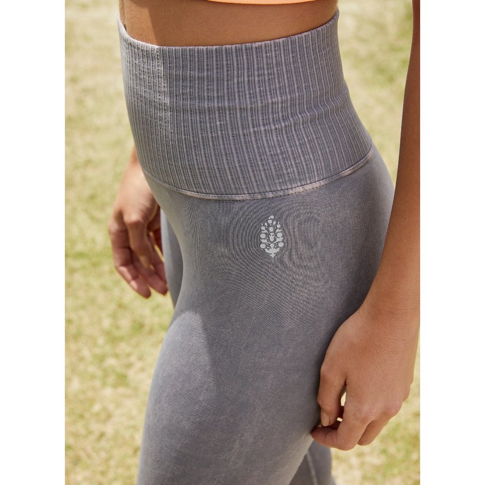 🎉LAST CHANCE🎉 NWT FP Movement Good Karma Legging / Faded Grape - Picture 4 of 7